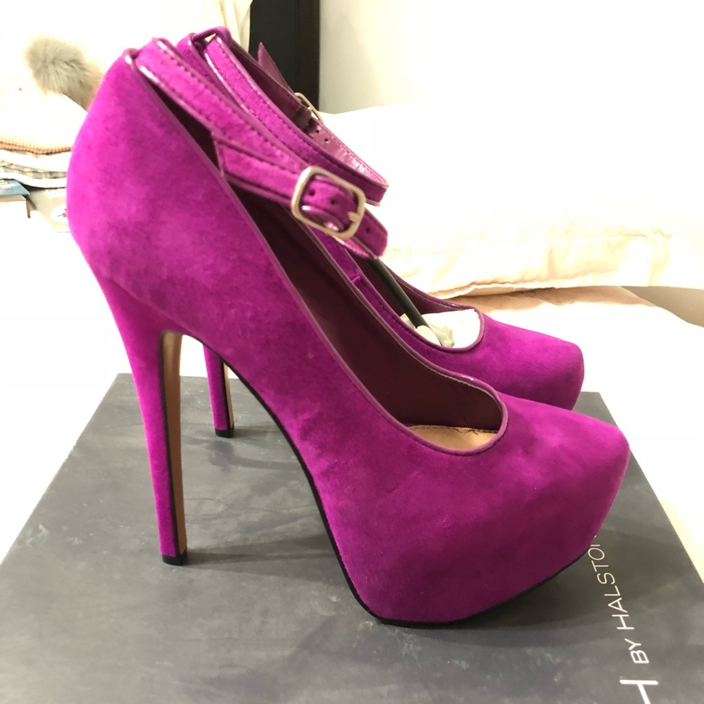 H by Halston pump